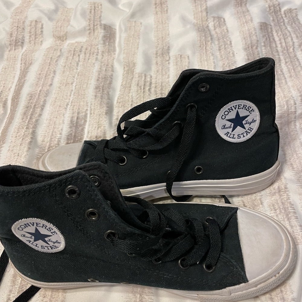 Kids size 2.5 black chuck taylor high top converse